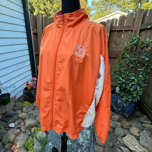 University of Tennessee Castle’s Sport Vintage Collegiate Power T Windbreaker 🍊 - Picture 3 of 16